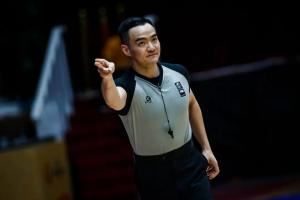 再次亮相！CBA上赛季十佳裁判员孙健将吹罚日本vs伊朗亚洲杯